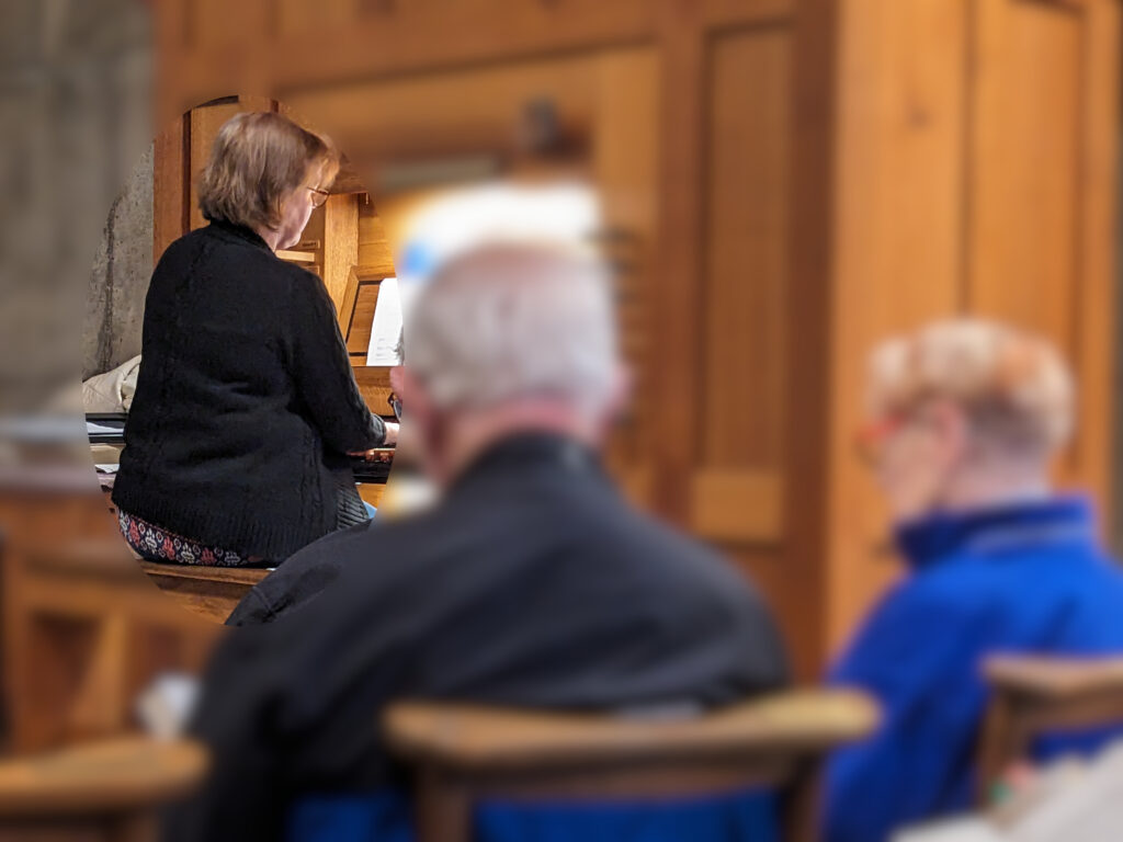 woman playing the organ in front of an audience